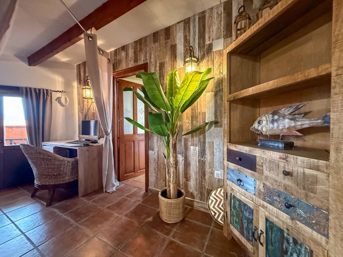 Image No.22-6 Bed Townhouse for sale