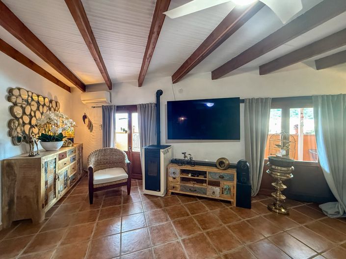 Image No.23-6 Bed Townhouse for sale