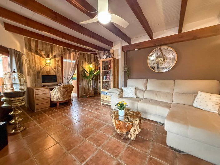 Image No.24-6 Bed Townhouse for sale