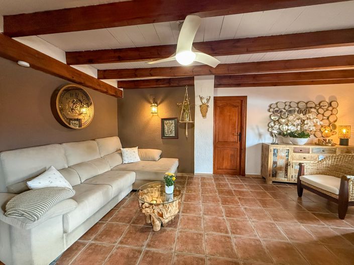 Image No.25-6 Bed Townhouse for sale