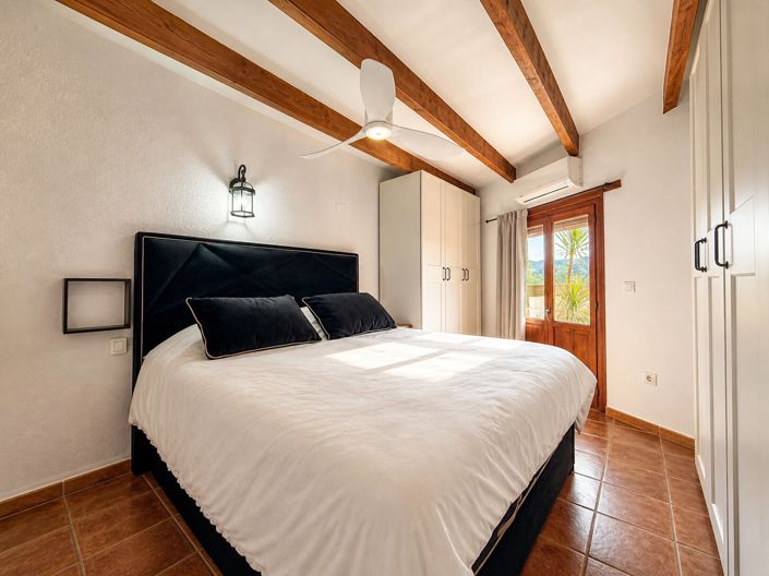 Image No.26-6 Bed Townhouse for sale