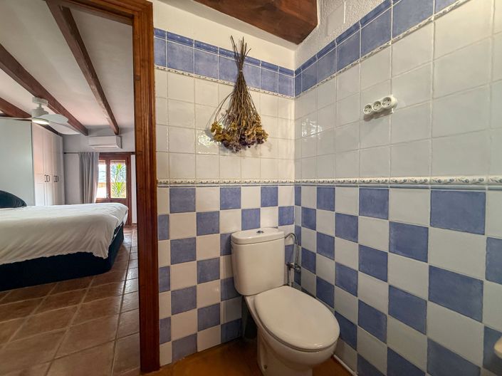 Image No.28-6 Bed Townhouse for sale