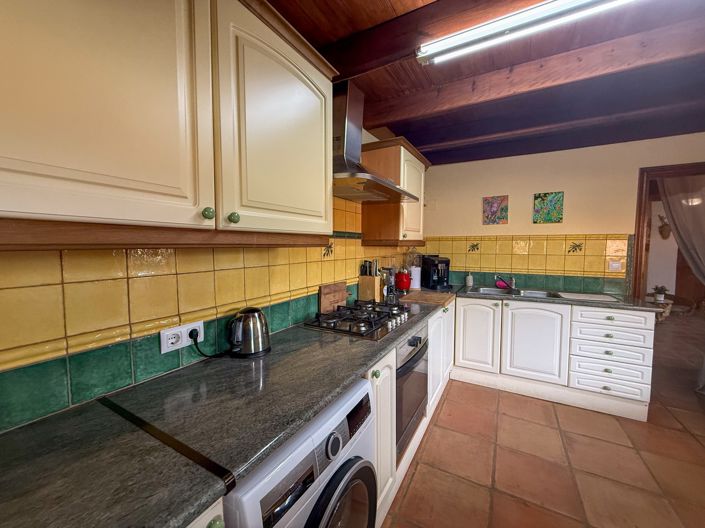 Image No.30-6 Bed Townhouse for sale