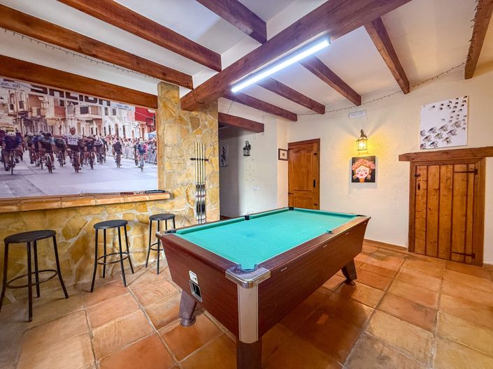Image No.37-6 Bed Townhouse for sale