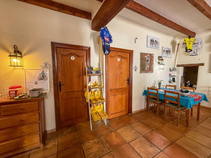 Image No.41-6 Bed Townhouse for sale