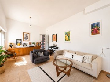 ncb8592living2