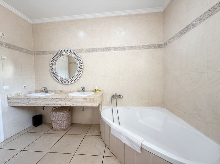 Image No.17-3 Bed Villa for sale