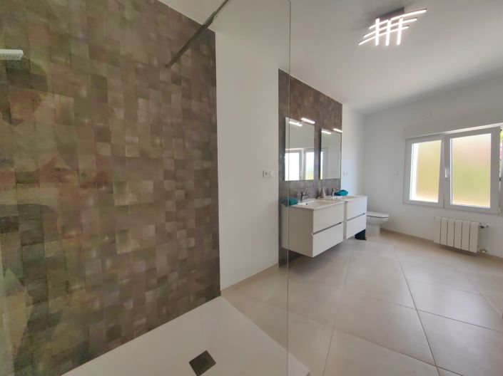 Image No.29-4 Bed Villa for sale