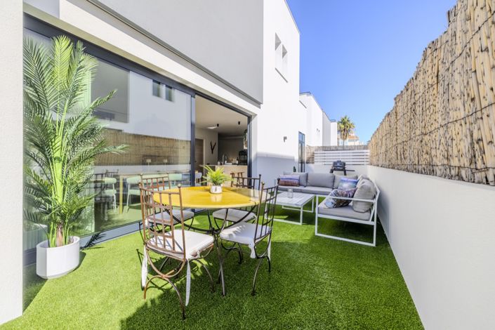 Image No.10-3 Bed Townhouse for sale