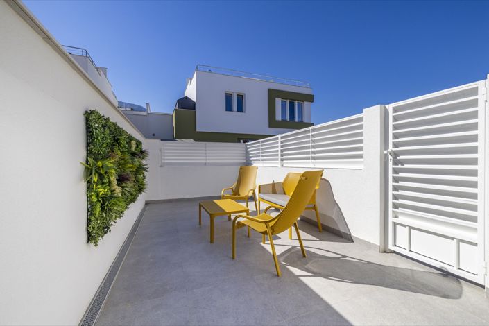 Image No.12-3 Bed Townhouse for sale