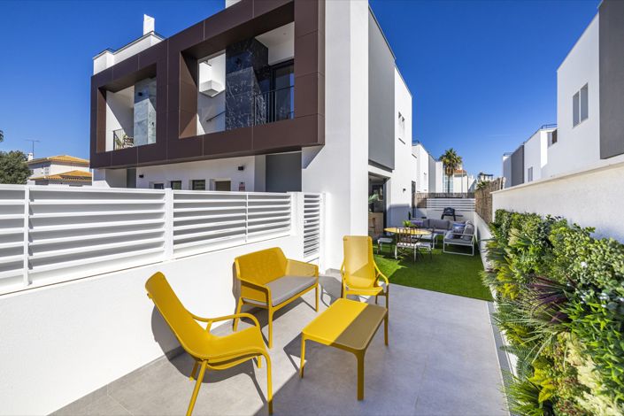 Image No.13-3 Bed Townhouse for sale