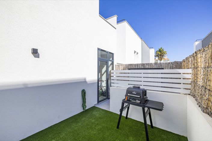 Image No.14-3 Bed Townhouse for sale