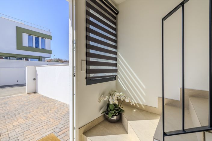 Image No.19-3 Bed Townhouse for sale