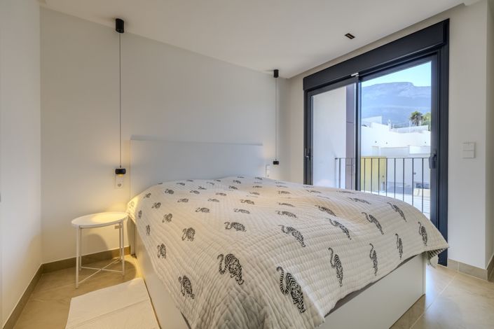 Image No.20-3 Bed Townhouse for sale
