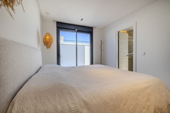 Image No.24-3 Bed Townhouse for sale
