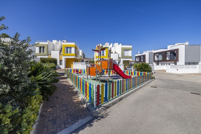 Image No.38-3 Bed Townhouse for sale