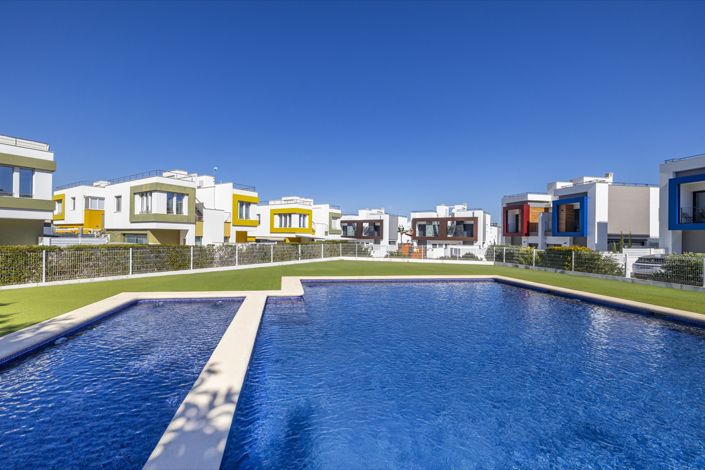 Image No.41-3 Bed Townhouse for sale