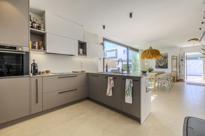 Image No.6-3 Bed Townhouse for sale