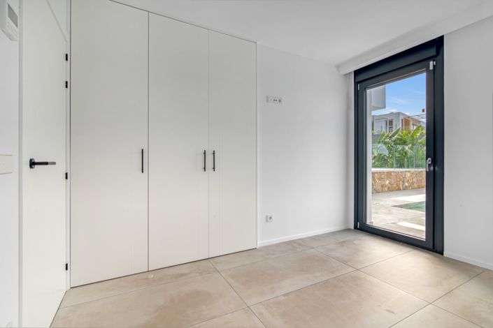 Image No.34-5 Bed Villa for sale