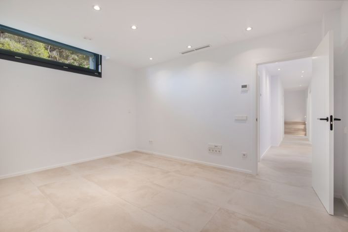 Image No.36-5 Bed Villa for sale