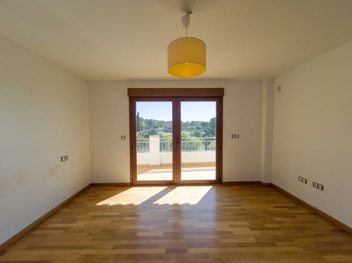 Image No.11-3 Bed Property for sale