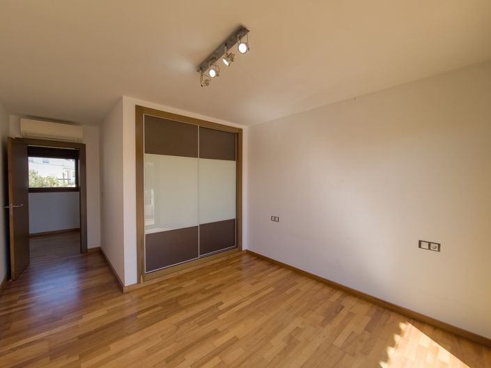 Image No.15-3 Bed Property for sale