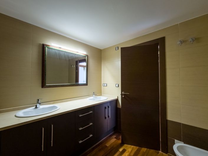 Image No.17-3 Bed Property for sale