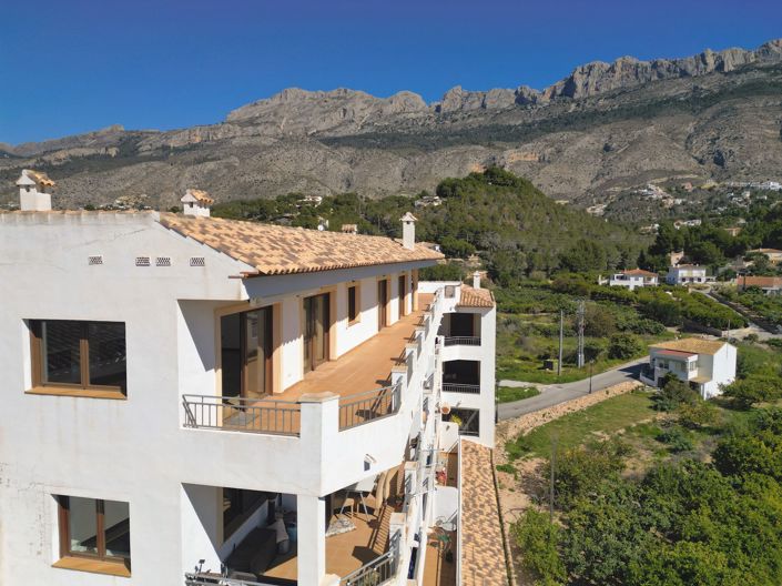 Image No.20-3 Bed Property for sale