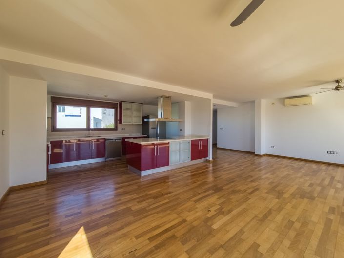 Image No.8-3 Bed Property for sale