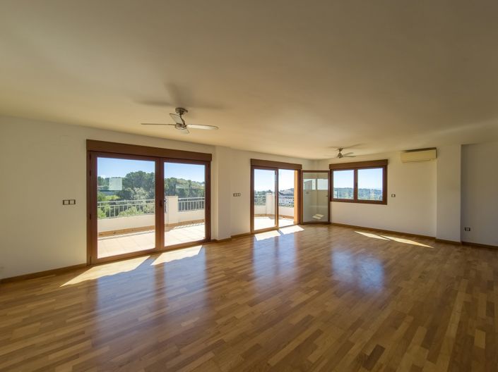 Image No.9-3 Bed Property for sale