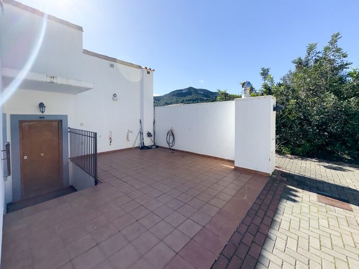 Image No.13-3 Bed Townhouse for sale