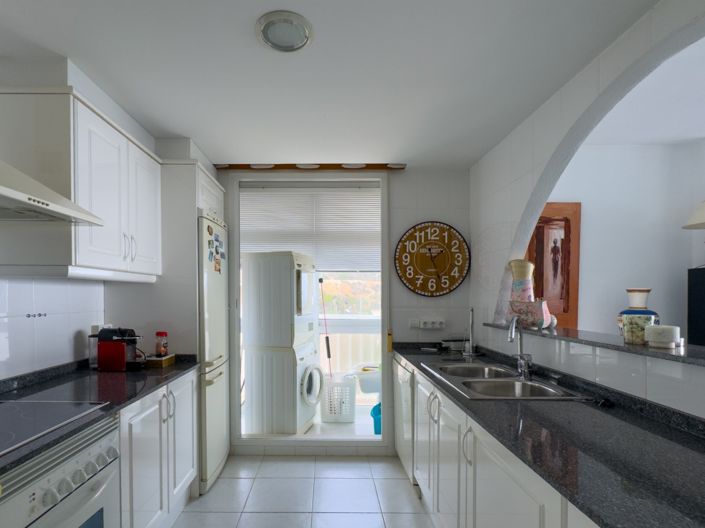Image No.12-5 Bed Property for sale