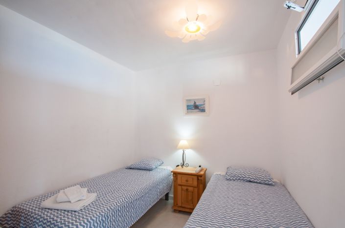 Image No.18-5 Bed Property for sale