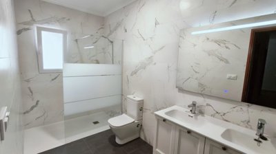 ncb861213familybathroom
