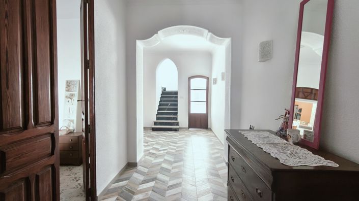 Image No.2-4 Bed Townhouse for sale
