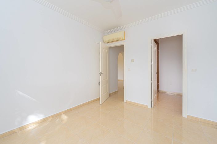 Image No.20-4 Bed Villa for sale