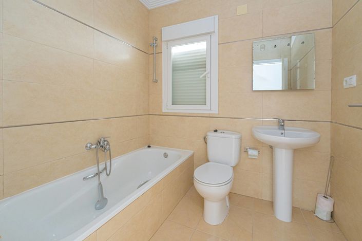 Image No.26-4 Bed Villa for sale