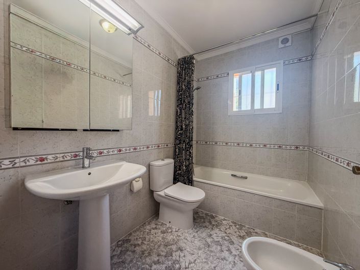 Image No.12-4 Bed Villa for sale
