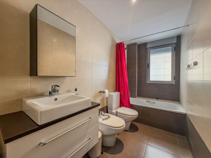 Image No.13-2 Bed Property for sale