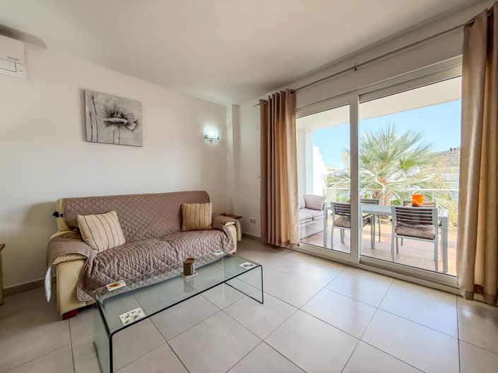 Image No.10-2 Bed Property for sale