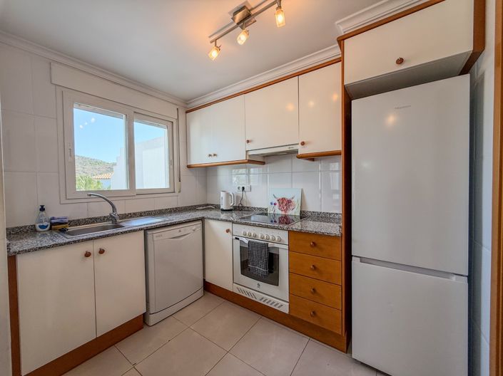 Image No.8-2 Bed Property for sale