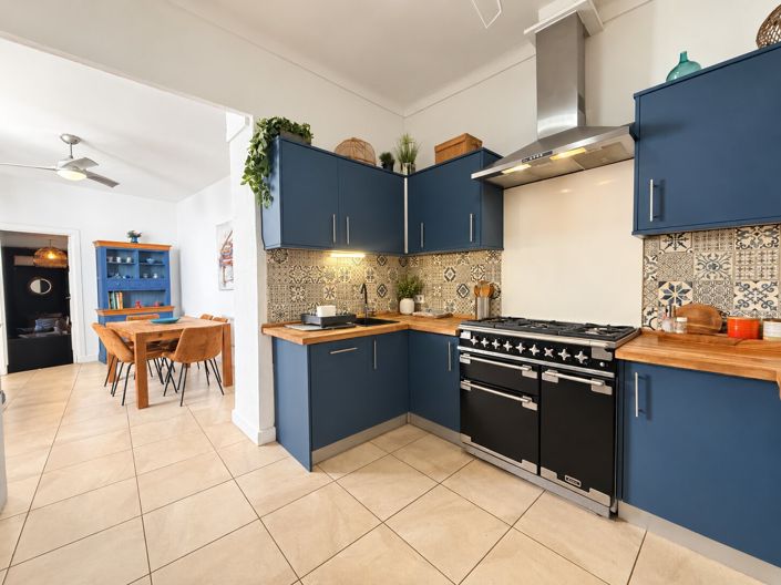 Image No.14-6 Bed Townhouse for sale