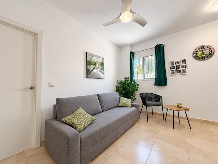 Image No.18-6 Bed Townhouse for sale