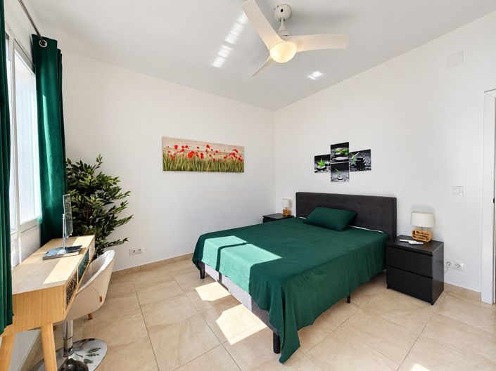 Image No.22-6 Bed Townhouse for sale