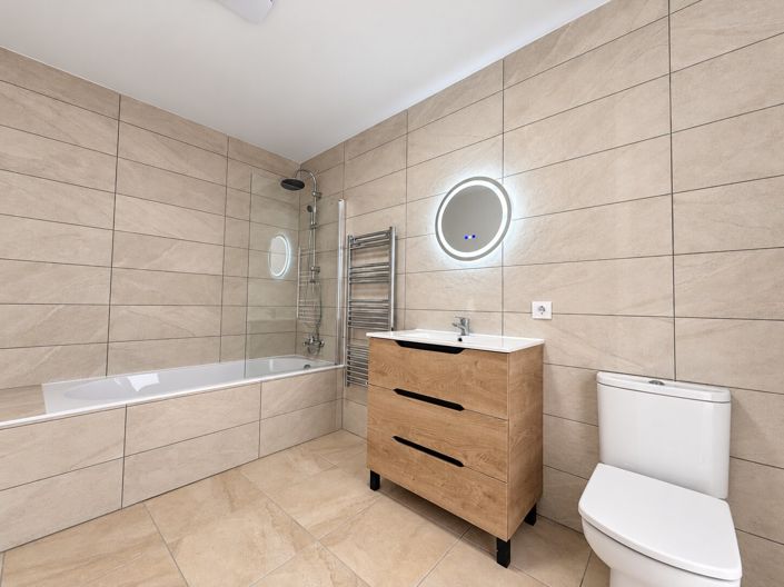 Image No.25-6 Bed Townhouse for sale