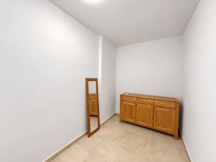 Image No.26-6 Bed Townhouse for sale