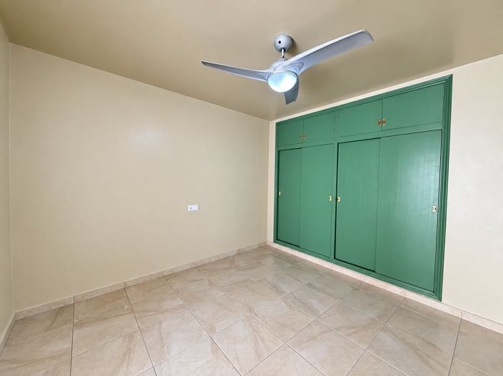 Image No.27-6 Bed Townhouse for sale