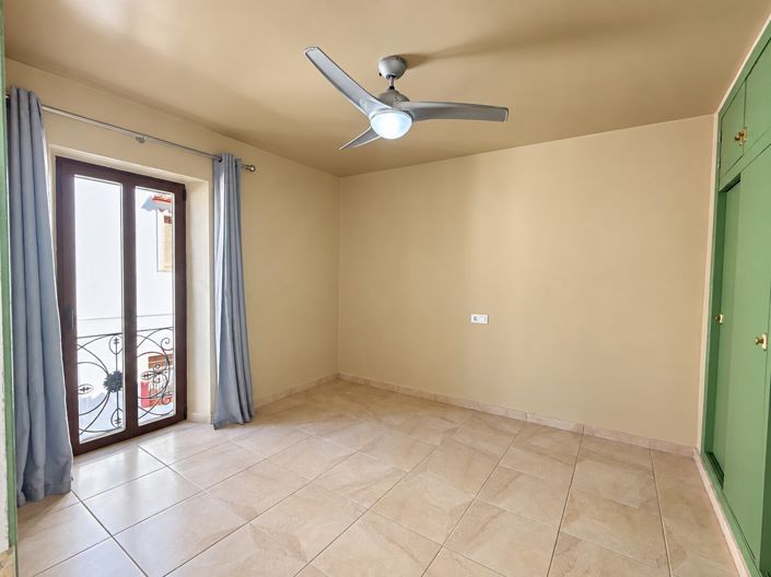 Image No.28-6 Bed Townhouse for sale