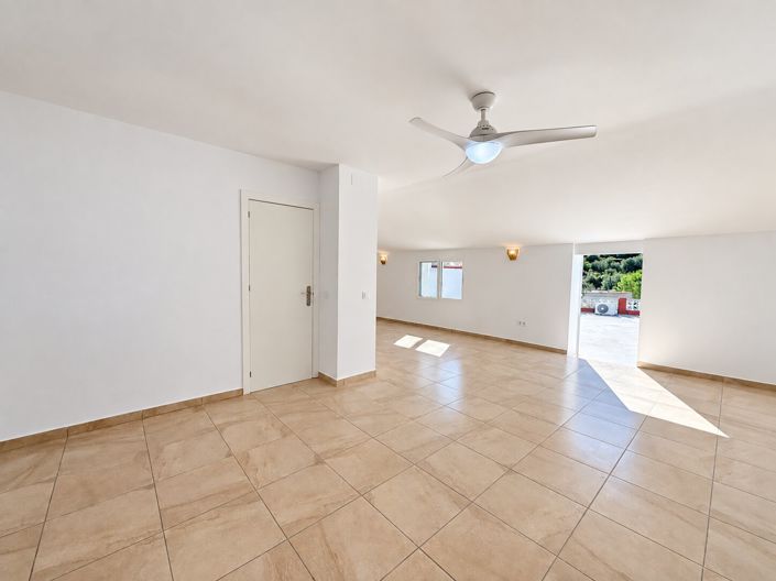 Image No.29-6 Bed Townhouse for sale