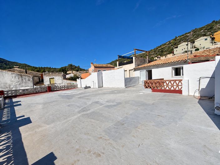 Image No.30-6 Bed Townhouse for sale